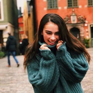 H&M Chunky Knit Sweater. Size M.